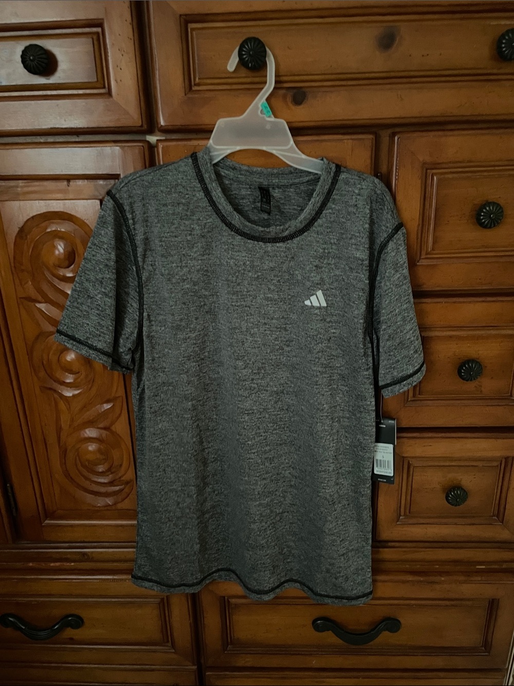 New with tag Adidas Men’s Dark Gray Heather Athletic Short Sleeve Tee size small